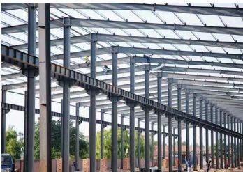 300 كم / ساعة مقاومة للرياح PEB تم تصميمها مسبقًا لبناء اثنين يمتدان